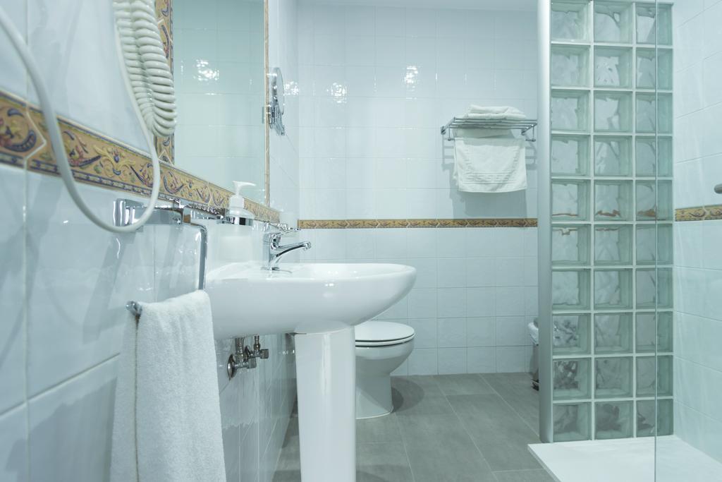 Hostal El Yunque Конил-де-ла-Фронтера Стая снимка